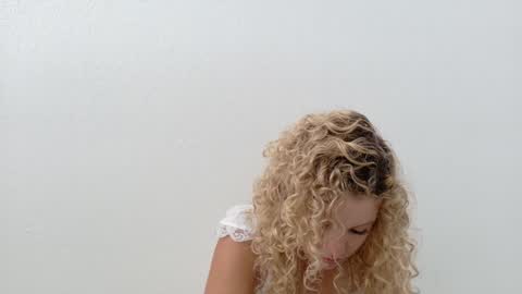 Lily Marie online show from May 28, 2026, 2:25 pm