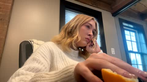 Snapshot of thelittlebambii chatting on January 9, 2025, 4:06 pm Little Bambii online show from January 9, 2025, 4:06 pm