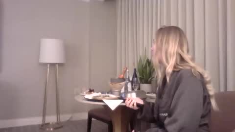 Snapshot of thelittlebambii chatting on February 1, 2026, 1:59 am Little Bambii online show from February 1, 2026, 1:59 am