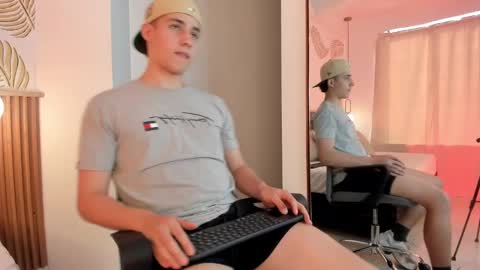  THEO- MATEO  online show from December 13, 2024, 8:04 pm