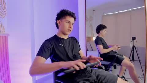  THEO- MATEO  online show from December 14, 2024, 5:14 pm