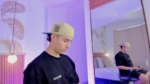  THEO- MATEO  online show from December 15, 2024, 1:32 pm