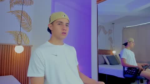  THEO- MATEO  online show from December 16, 2024, 3:32 pm