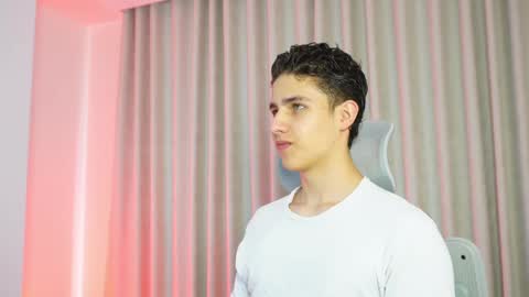  THEO- MATEO  online show from February 14, 2025, 1:18 pm