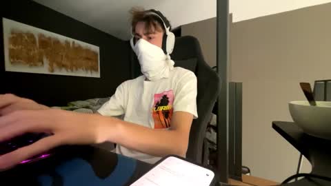 Snapshot of theothede19cm chatting on October 22, 2025, 10:48 am theothede19cm online show from October 22, 2025, 10:48 am