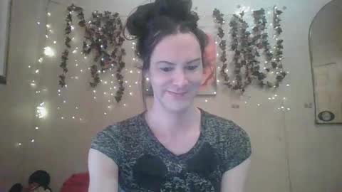 sillymillie0 online show from April 6, 2026, 8:10 pm