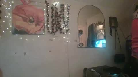 sillymillie0 online show from April 18, 2026, 8:53 pm