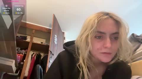 Snapshot of thesouthofthewood chatting on November 17, 2025, 12:55 pm thesouthofthewood online show from November 17, 2025, 12:55 pm