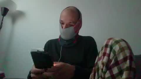 Snapshot of thetubedscarfguy chatting on February 14, 2025, 5:14 pm Scarf guy online show from February 14, 2025, 5:14 pm