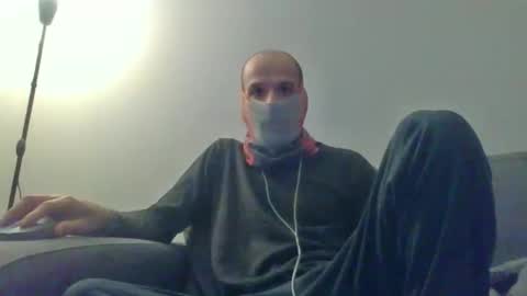 Scarf guy online show from November 11, 2025, 7:19 am