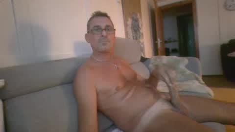 Snapshot of thhe13 chatting on December 23, 2024, 3:23 pm thhe13 online show from December 23, 2024, 3:23 pm