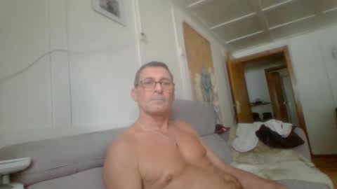 Snapshot of thhe13 chatting on January 5, 2025, 12:31 pm thhe13 online show from January 5, 2025, 12:31 pm