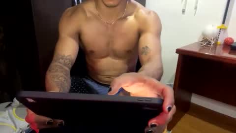 thiago_happy online show from November 6, 2025, 4:46 am