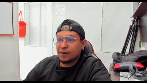 Snapshot of thiagofatwood chatting on November 16, 2025, 3:06 pm thiagofatwood online show from November 16, 2025, 3:06 pm