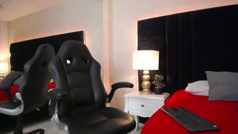 Snapshot of thiagoferrer_ chatting on May 21, 2026, 4:30 am T H I A G O online show from May 21, 2026, 4:30 am