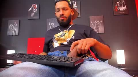 Thia Gomez online show from January 18, 2025, 12:26 pm