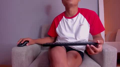thiagovega_ online show from April 22, 2026, 5:21 am