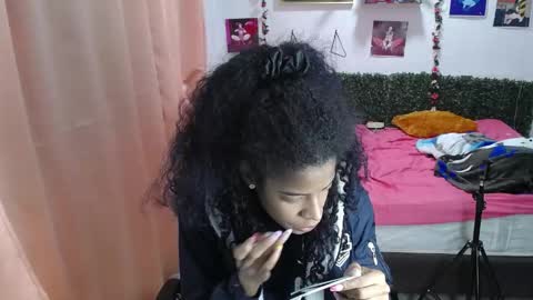 thiana_horny online show from June 2, 2026, 1:24 pm