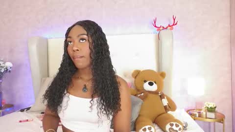 ThianaLopez online show from December 19, 2025, 9:44 pm