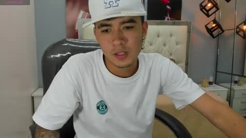 Snapshot of thiiago_collins chatting on May 17, 2026, 11:12 pm THIAGO COLLINS online show from May 17, 2026, 11:12 pm