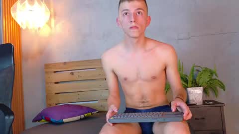 Snapshot of thiiago_twink chatting on May 20, 2026, 8:48 pm Thiago online show from May 20, 2026, 8:48 pm