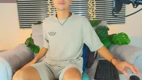 Snapshot of thiiagosaeenz chatting on June 18, 2026, 8:24 pm Thiago Saenzz online show from June 18, 2026, 8:24 pm