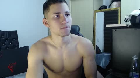 Snapshot of thin_tommy11 chatting on January 7, 2025, 2:42 am thin_tommy11 online show from January 7, 2025, 2:42 am