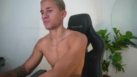 Snapshot of thin_tommy11 chatting on March 2, 2026, 5:42 pm thin_tommy11 online show from March 2, 2026, 5:42 pm