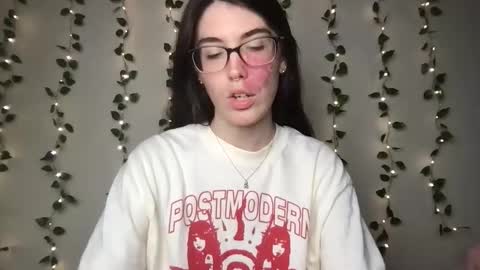 thistlefernsby online show from November 9, 2025, 5:28 am