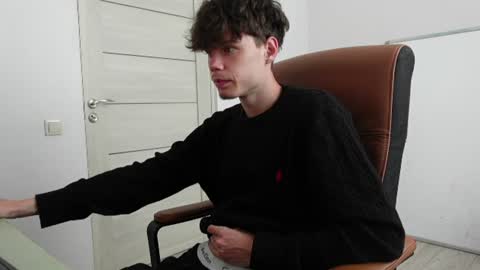 Snapshot of thomas_brons chatting on June 10, 2026, 5:28 am THOMAS BRONS online show from June 10, 2026, 5:28 am