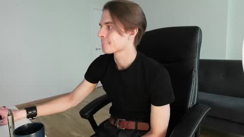 Snapshot of thomas_brons chatting on June 14, 2026, 1:46 pm THOMAS BRONS online show from June 14, 2026, 1:46 pm