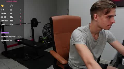 Snapshot of thomas_brons chatting on July 11, 2026, 3:09 am THOMAS BRONS online show from July 11, 2026, 3:09 am