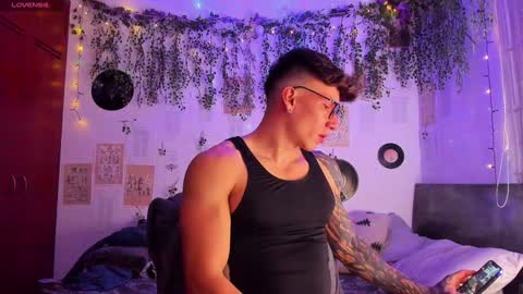 Thomas Grey online show from February 5, 2025, 10:12 pm