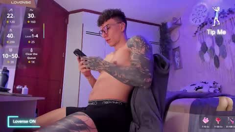 Thomas Grey online show from September 12, 2025, 10:59 am