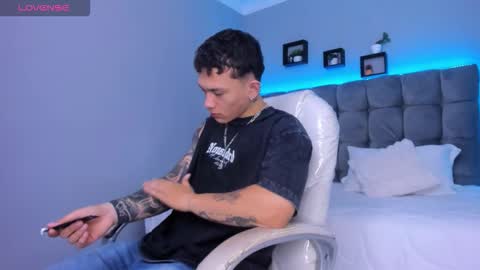 Snapshot of thomas_moon_ chatting on January 19, 2026, 11:58 am Thomas online show from January 19, 2026, 11:58 am