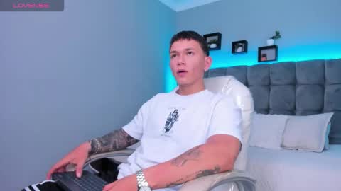 Snapshot of thomas_moon_ chatting on February 8, 2026, 12:30 pm Thomas online show from February 8, 2026, 12:30 pm