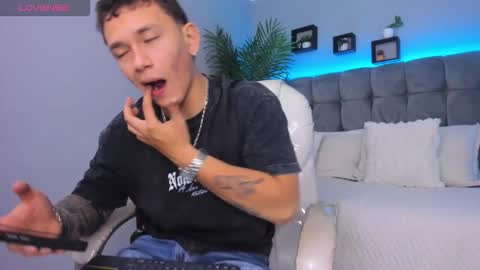 Snapshot of thomas_moon_ chatting on February 12, 2026, 1:39 pm Thomas online show from February 12, 2026, 1:39 pm