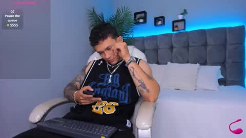 Snapshot of thomas_moon_ chatting on February 17, 2026, 12:12 pm Thomas online show from February 17, 2026, 12:12 pm