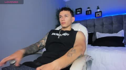 Snapshot of thomas_moon_ chatting on April 4, 2026, 1:41 pm Thomas online show from April 4, 2026, 1:41 pm