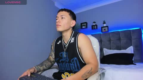 Snapshot of thomas_moon_ chatting on April 6, 2026, 11:55 am Thomas online show from April 6, 2026, 11:55 am