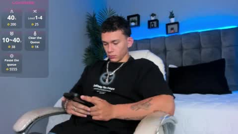 Snapshot of thomas_moon_ chatting on April 7, 2026, 12:27 pm Thomas online show from April 7, 2026, 12:27 pm