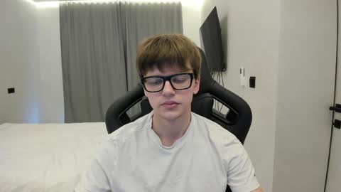 Snapshot of thomas_shelbivip chatting on May 18, 2026, 2:12 pm Tomas online show from May 18, 2026, 2:12 pm