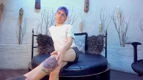 ThomasJones   online show from February 19, 2025, 2:55 pm