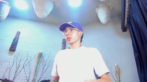 ThomasJones   online show from February 19, 2025, 6:32 pm