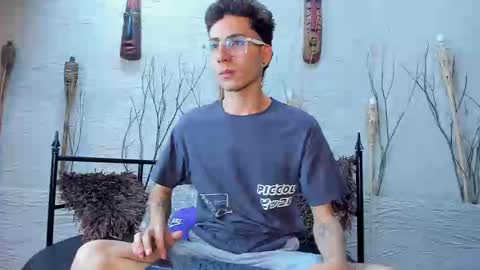 ThomasJones   online show from February 20, 2025, 2:35 pm