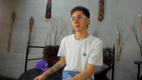 ThomasJones   online show from February 21, 2025, 11:44 am