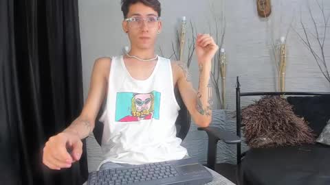 ThomasJones   online show from February 22, 2025, 11:35 am