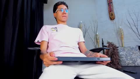 ThomasJones   online show from February 26, 2025, 11:30 am