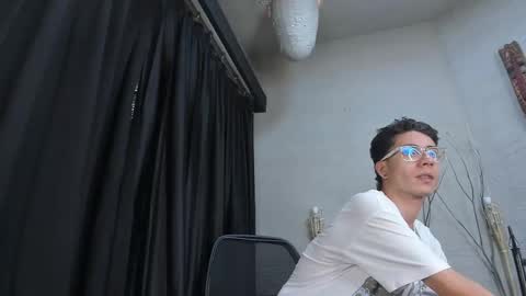 ThomasJones   online show from February 27, 2025, 5:47 pm