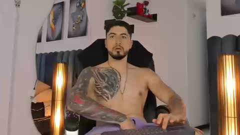 sweetfit boy online show from September 26, 2025, 3:49 pm